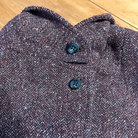 L.L. Bean medium wool nylon silk blazer. In excellent condition. Burgundy color - Picture 10 of 11